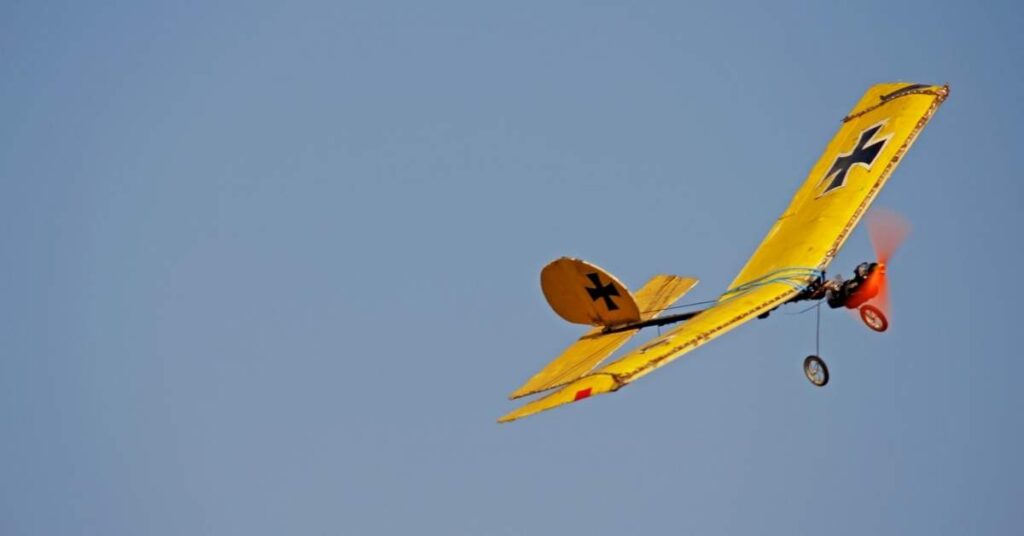 Slow-Flying Indoor RC Planes